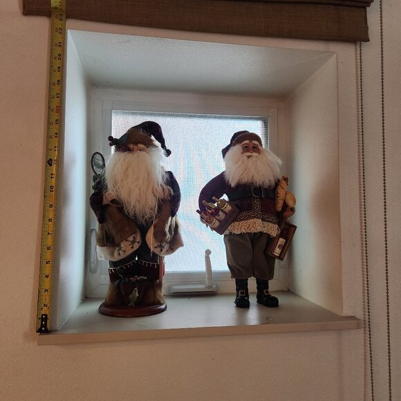 Santa Figurine holding wine and bread - Picture 8 of 8